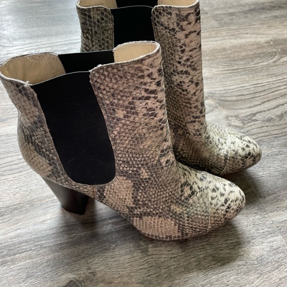 Juicy Couture Women’s Snakeskin Heeled Booties, size 10 - Picture 9 of 10